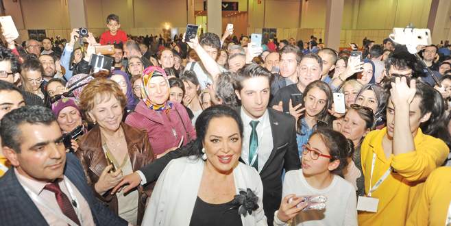 Ünlülerden Bursa imzası