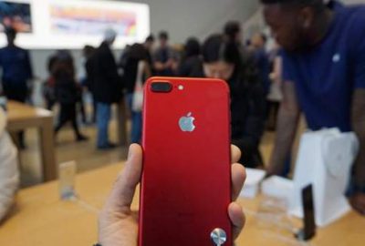 Kırmızı iPhone 7 satışta