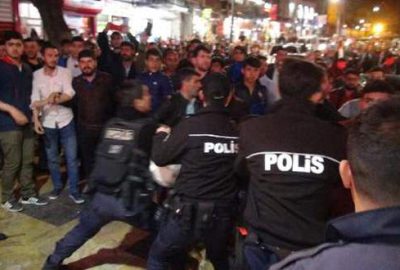 Polise saldıran Suriyelilere linç girişimi