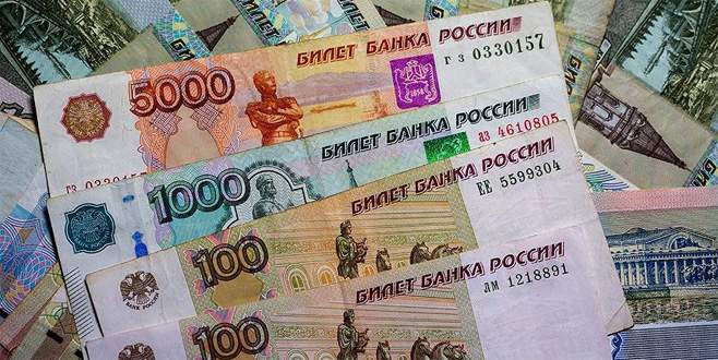 Rusya banka iflasları nedeniyle 100 milyar ruble kaybetti