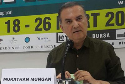 “Edebiyat Yoğunlaştırılmış Hakikat” adlı söyleşide Bursalı okurlarıyla buluşan yazar ve