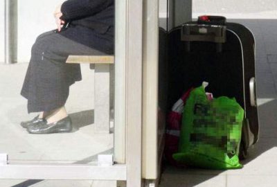 Tramvay durağında şüpheli paket paniği