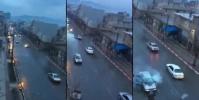 Yıldırım hareket halindeki araca öyle bir çarpıyor ki mutlaka izlemelisiniz...