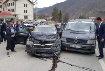 Bakan konvoyunda kaza! Yaralılar var