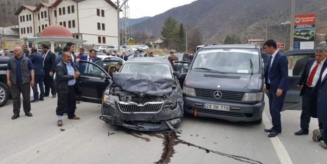 Bakan konvoyunda kaza! Yaralılar var