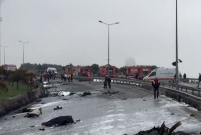 İstanbul’da helikopter düştü