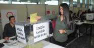 Atatürk Havalimanı’nda referandum oylaması başladı