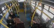 Fenalaşan yolcuyu hastaneye kadın otobüs şoförü yetiştirdi