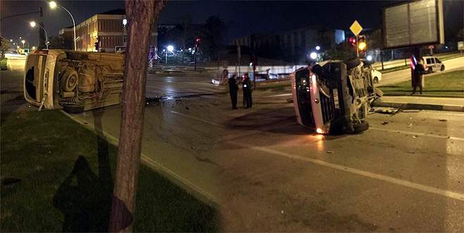Bursa’da servis minibüsü ticari araçla çarpıştı