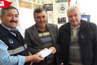 Sokakta bulduğu 10 bin lirayı zabıta ekiplerine teslim etti