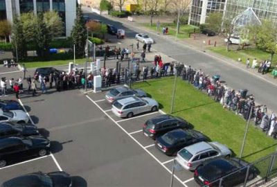 Almanya’daki sandıklarda uzun kuyruklar oluştu