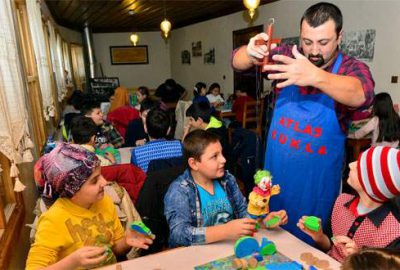 Çocuklar geleceğe sanatla yürüyor