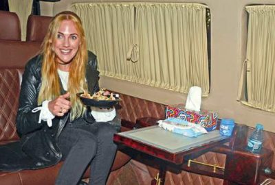 İkramları eve götürdü