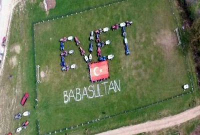 Bursa’da traktörlerle ‘evet’ yazıp poz verdiler