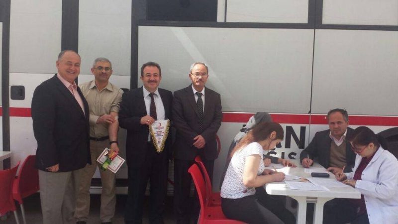 Eskişehir Atatürk Lisesi 12. sınıf öğrencileri, öğretmenler ve velileri, başlatılan
