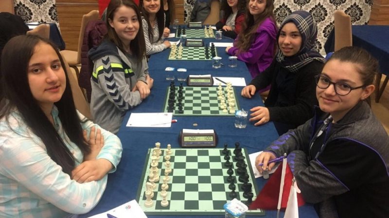 Lüleburgaz Lisesi Kız Satranç Takımı, 3-9 Mayıs’ta yapılacak Türkiye Satranç
