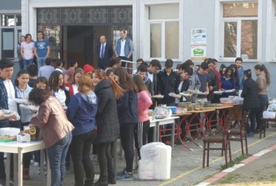 Lüleburgaz’da okul yararına kermes