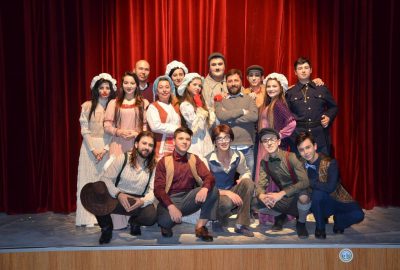 Bozüyük Belediyesi Tiyatro Topluluğu’nun sahnelediği “Kulaktan Kulağa” adlı oyunu bin 600 kişi izledi