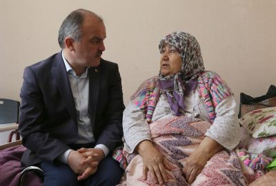 Başkan Gürlesin, Gülümser Yabaş’ın yüzünü güldürdü