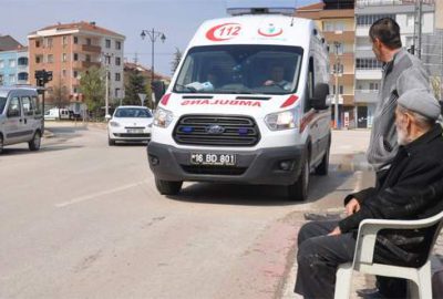 Otomobil yaşlı adama böyle çarptı