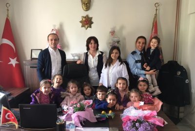 Minik öğrenciler Polis Haftasını unutmadı