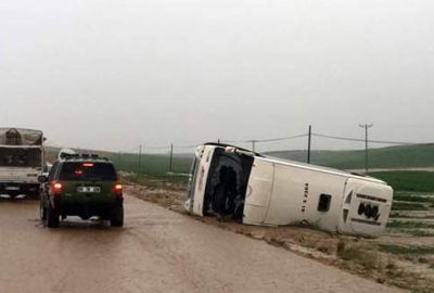 Mitinge giden midibüs takla attı: 3 ölü