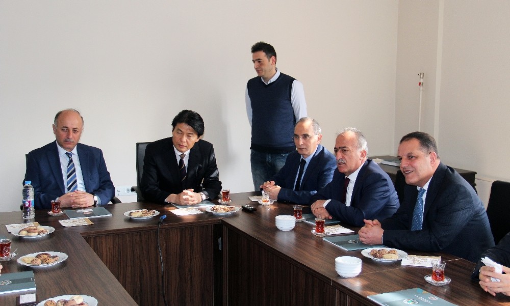 Japon Hitachi Firması Atatürk Üniversitesi’nde Japon Hitachi Firması Atatürk Üniversitesi’nde