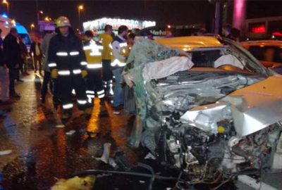 İstanbul’da feci kaza: 1 ölü, 2 yaralı