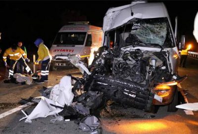 Fenerbahçeli taraftarlar maç dönüşü kaza yaptı: 1 ölü, 19 yaralı