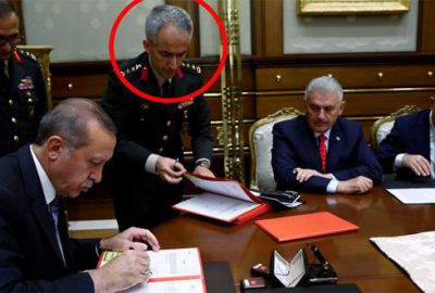 Erdoğan’a YAŞ kararlarını sunan albay, generalleri fişlemiş