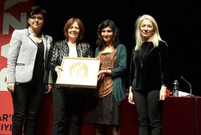 Nâzım Hikmet Kültürevi'nde, Bursalılarla buluşan İranlı yazar Shida Bazyar, “Geceleri