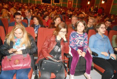 Sui Generis Tiyatro Topluluğu, ’’Şenlik Çıkmazı’’ adlı oyunu sahneledi