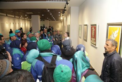 İşçiler Dali Sergisini gezdi