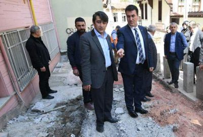 Kaldırımlar yenileniyor