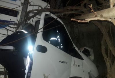 Kamyonet şarampole yuvarlandı