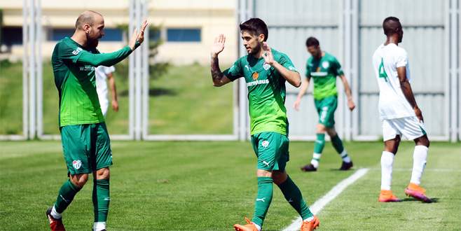Bursaspor U21 takımını 2 golle geçti