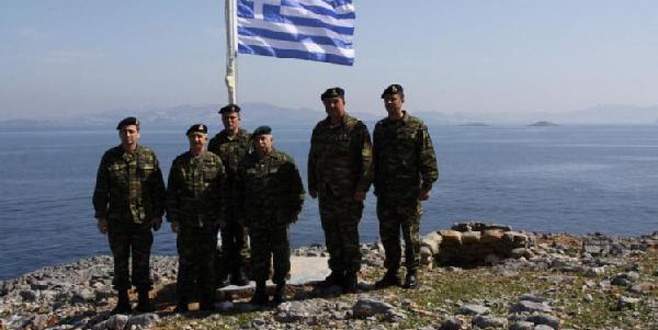 Yunan komutandan Kardak manzaralı fotoğraf