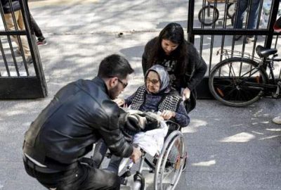 98 yaşında tekerlekli sandalyeyle oyunu kullandı