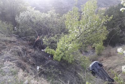 Kontrolden çıktı 15 metrelik uçuruma yuvarlandı: 6 yaralı