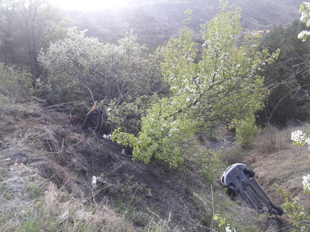 Kontrolden çıktı 15 metrelik uçuruma yuvarlandı: 6 yaralı