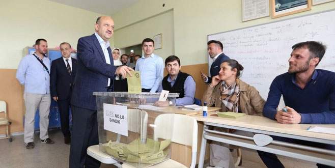 Bakan Işık oyunu kullandı Bakan Işık oyunu kullandı