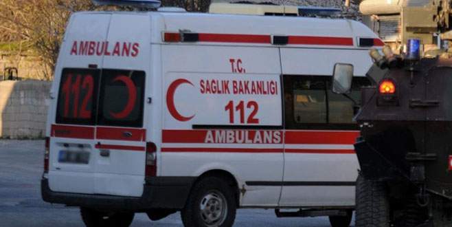 Askerleri taşıyan zırhlı araç devrildi: 8 yaralı