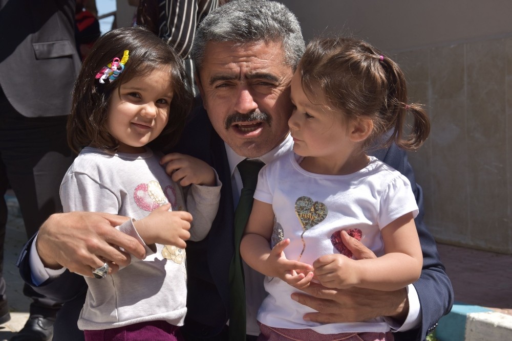 Özel çocuklar başkan amcalarına teşekkür etti