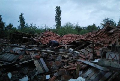 Lodos ve yağmur sebebiyle dam çöktü, 20 hayvan telef oldu