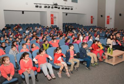 Körfez’de 2 bin öğrenci tiyatroyla buluştu