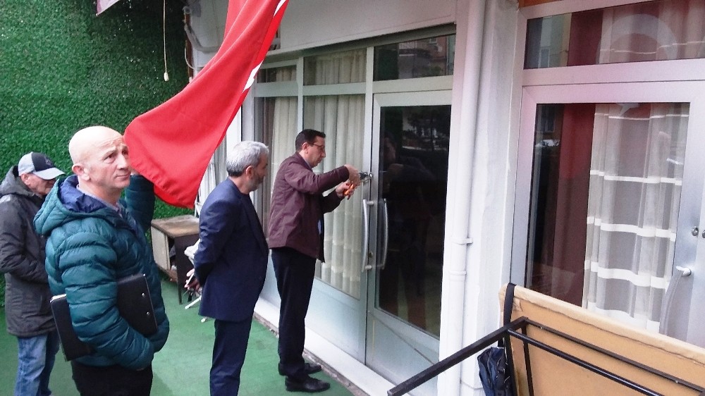 İzmit’te kumar oynatılan kahvehane kapatıldı