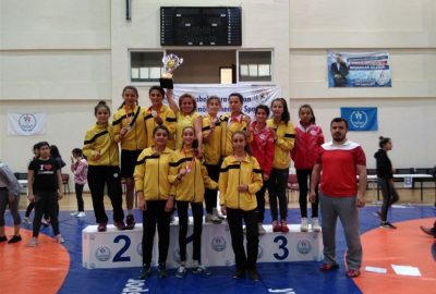 Turhal Güreşseverler Kulübü güreş şampiyonasında Türkiye ikincisi oldu