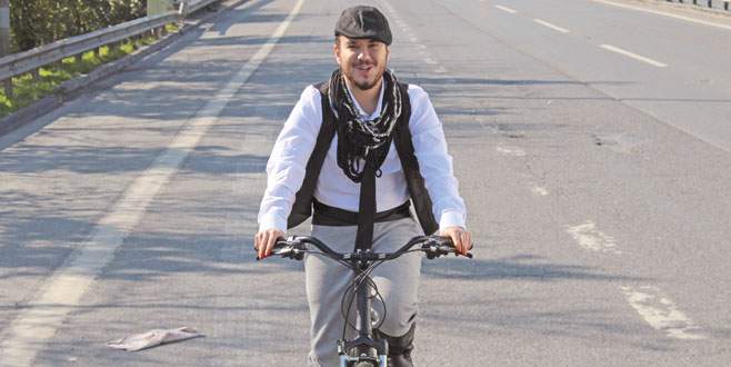 Bisiklet üzerinde klip çekti