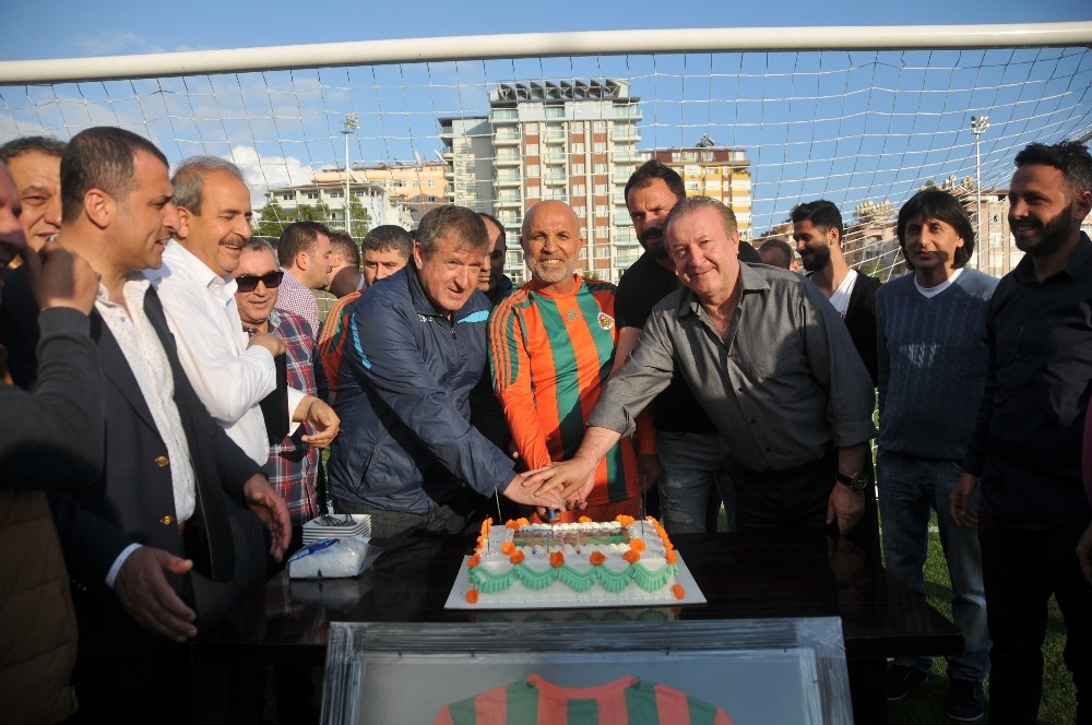 Başkan Çavuşoğlu’na doğum günü sürprizi