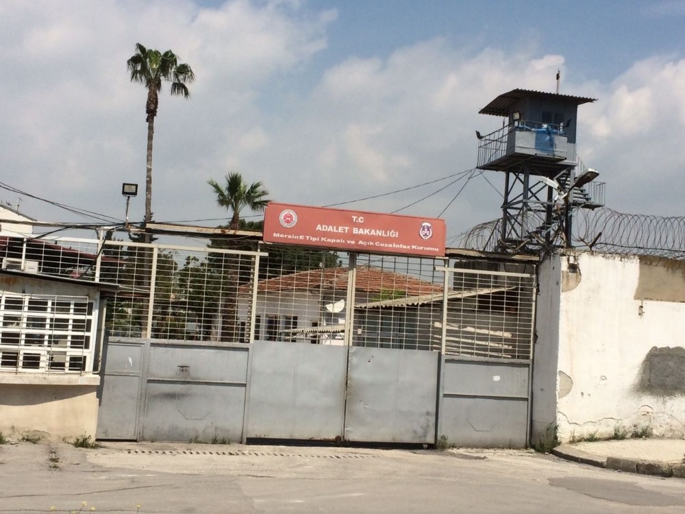 Mersin cezaevinde jandarma-gardiyan kavgası Mersin cezaevinde jandarma-gardiyan kavgası